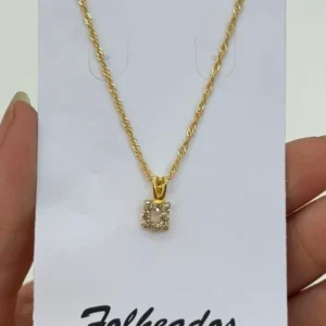 Colar pingente strass quadradinho vazado
