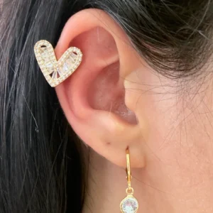 Piercing fake coração em zircônias
